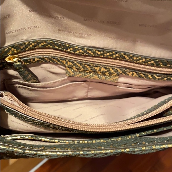 Michael Kors gold shoulder bag - Picture 9 of 12